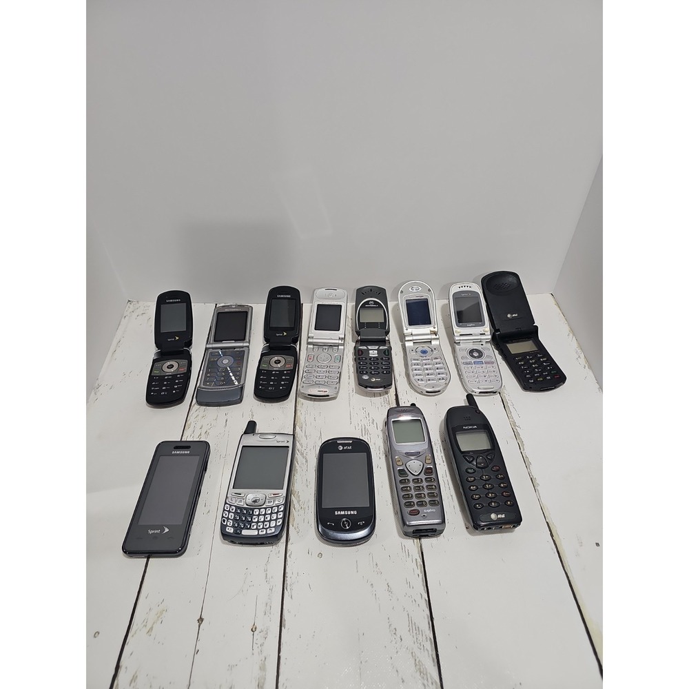 Vintage Cell Phone Lot of 13 Nokia Motorola  Samsung Sprint PCS Untested